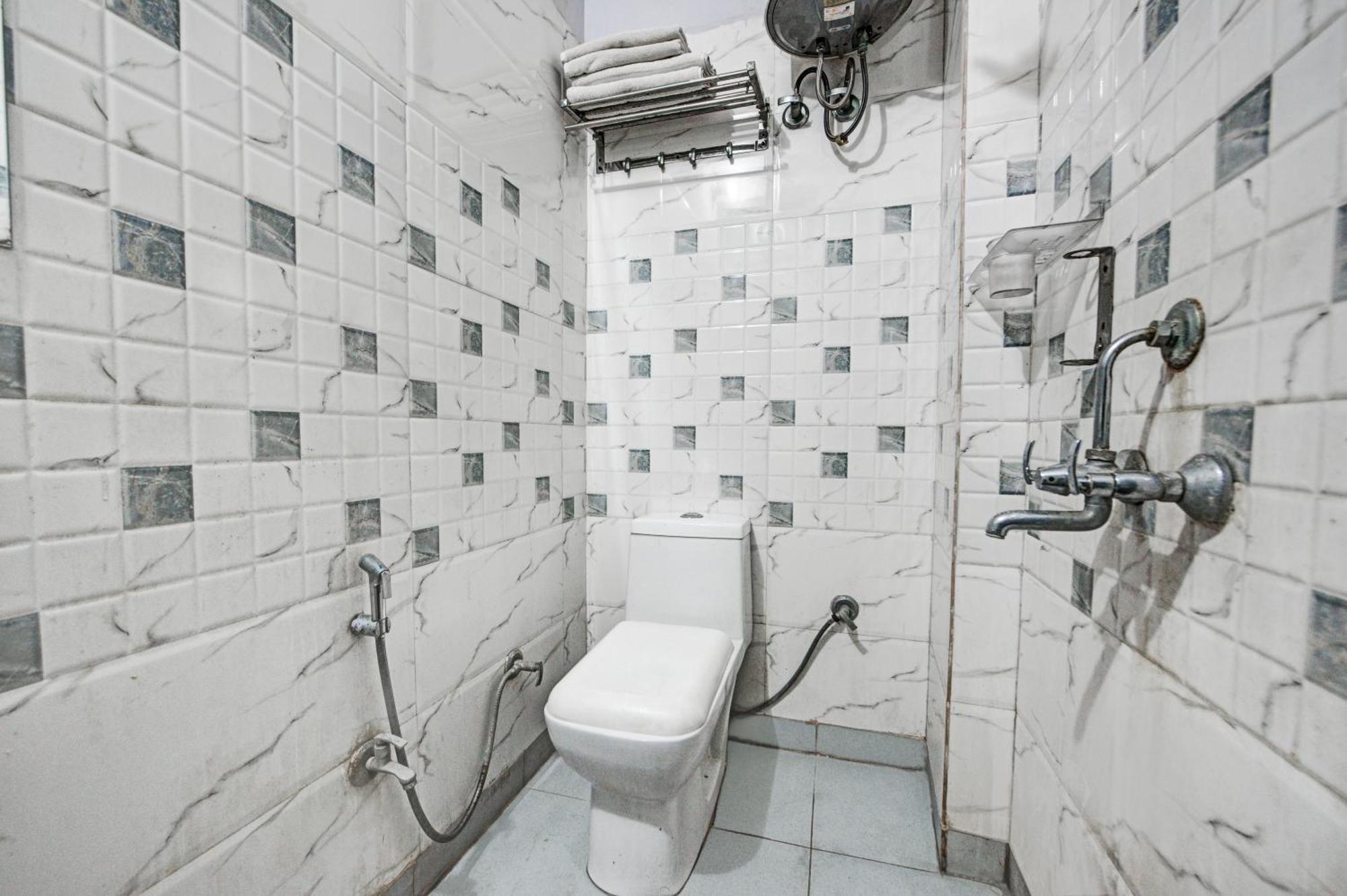 Royal Spark Inn1 - Medicity Gurugram, Near Medanta Hospital Гургаон Экстерьер фото