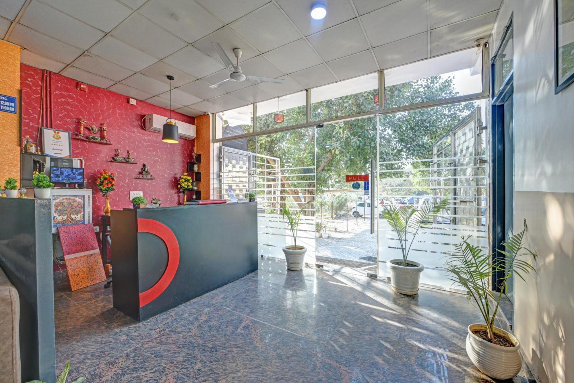 Royal Spark Inn1 - Medicity Gurugram, Near Medanta Hospital Гургаон Экстерьер фото