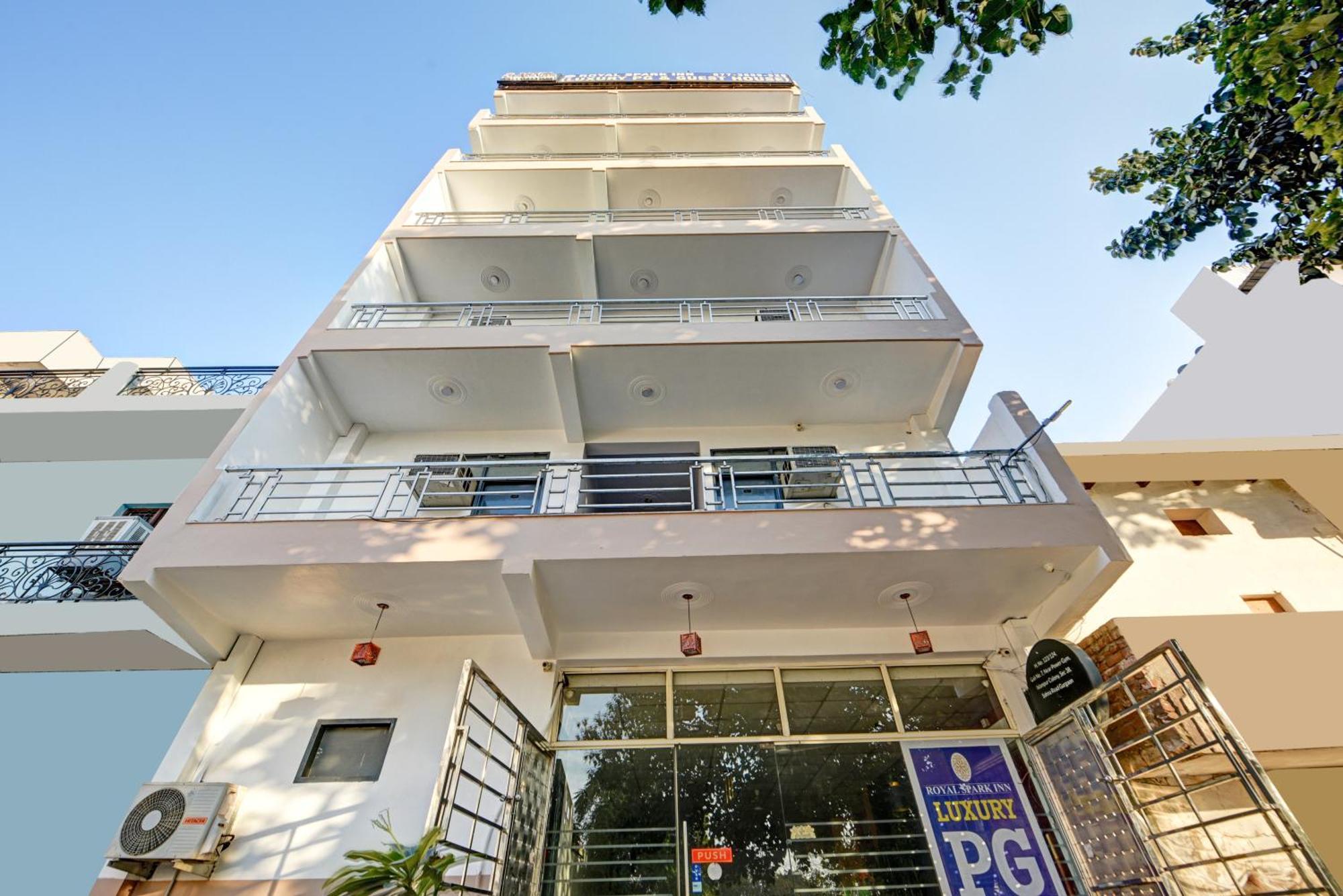 Royal Spark Inn1 - Medicity Gurugram, Near Medanta Hospital Гургаон Экстерьер фото