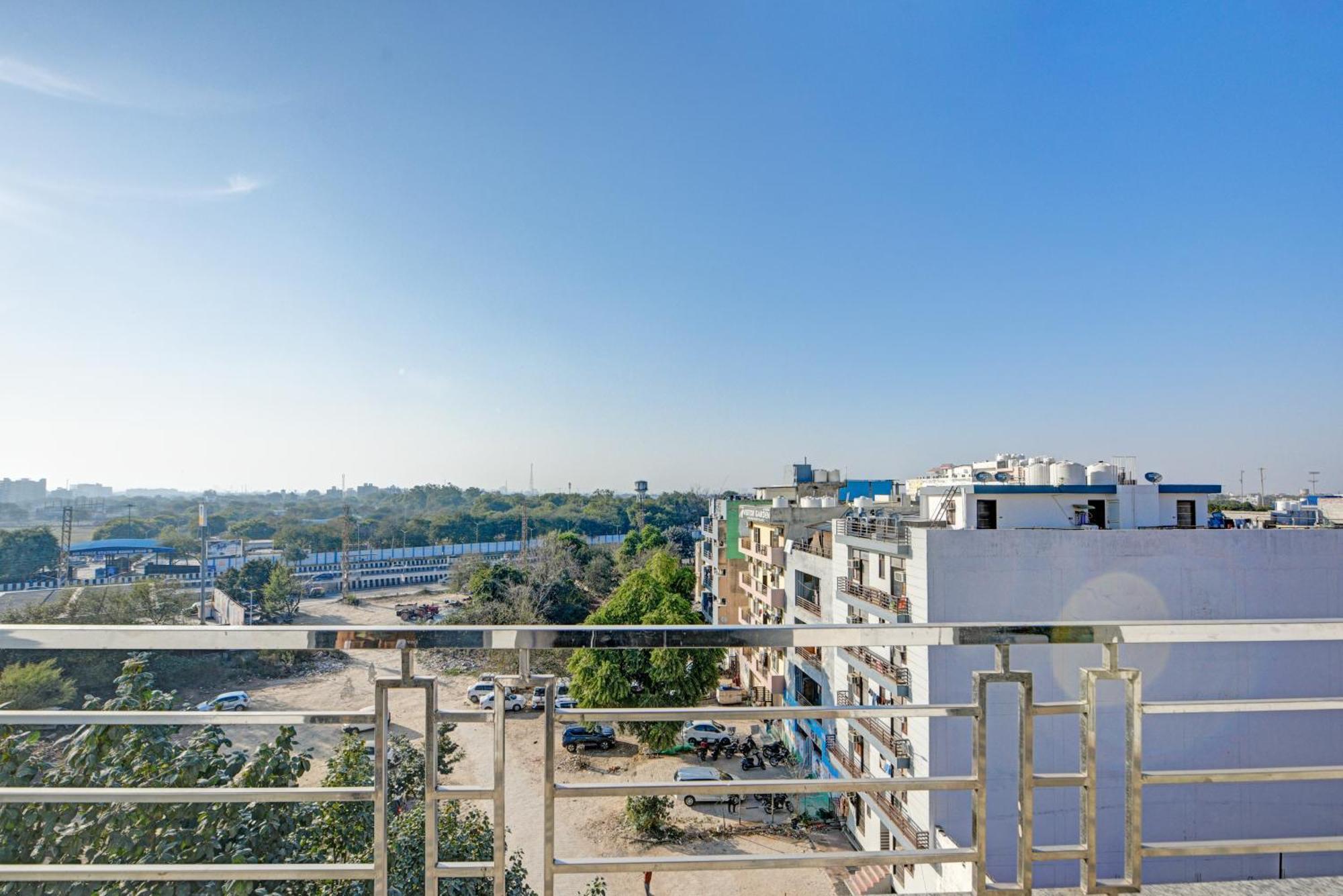 Royal Spark Inn1 - Medicity Gurugram, Near Medanta Hospital Гургаон Экстерьер фото