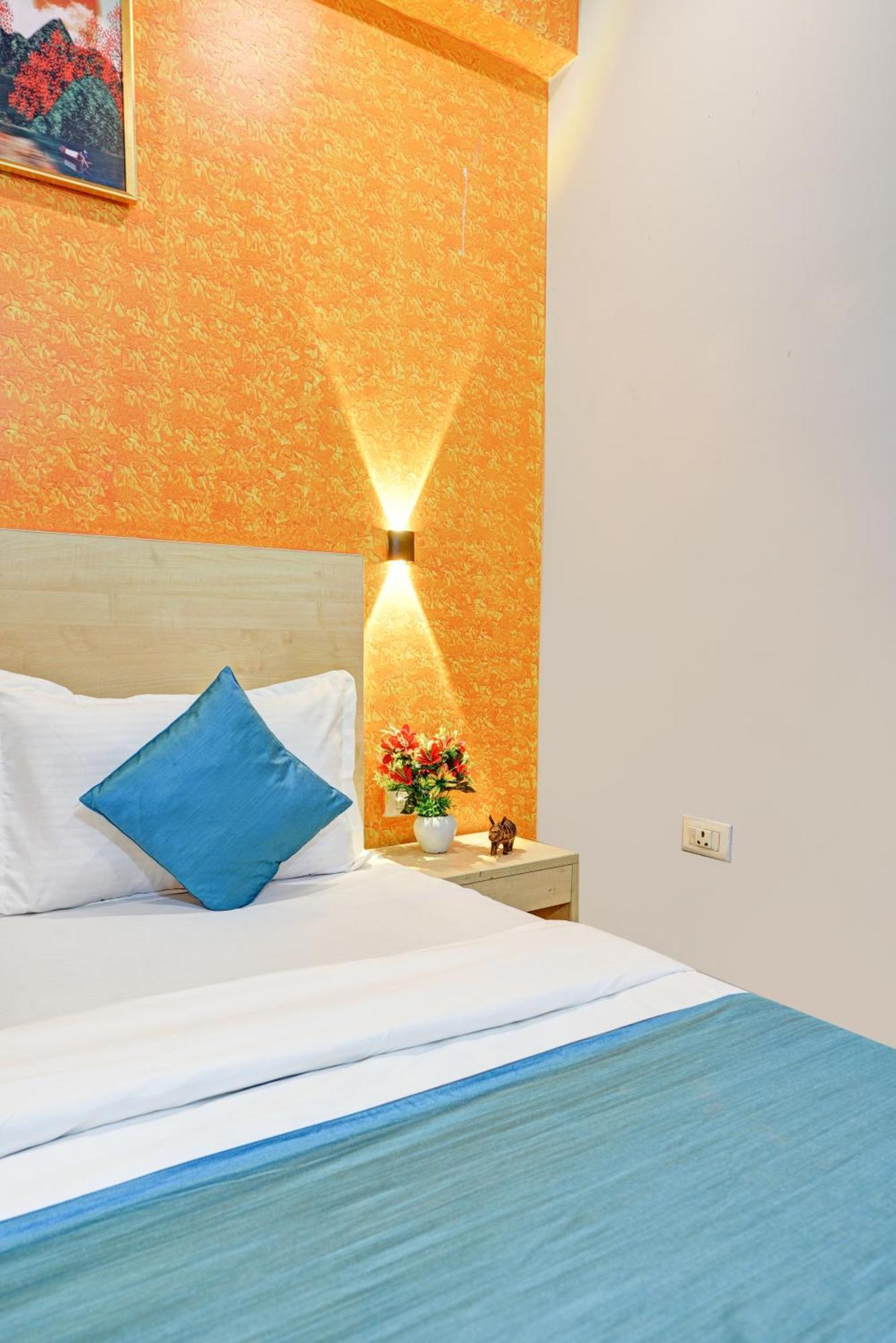 Royal Spark Inn1 - Medicity Gurugram, Near Medanta Hospital Гургаон Экстерьер фото